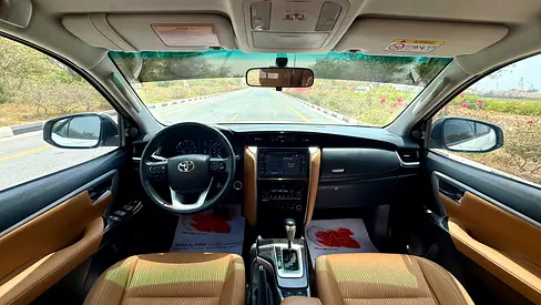2016 Toyota FORTUNER — миниатюра 6