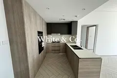 MODERN | CHILLER FREE | CLOSE TO THE EXIT