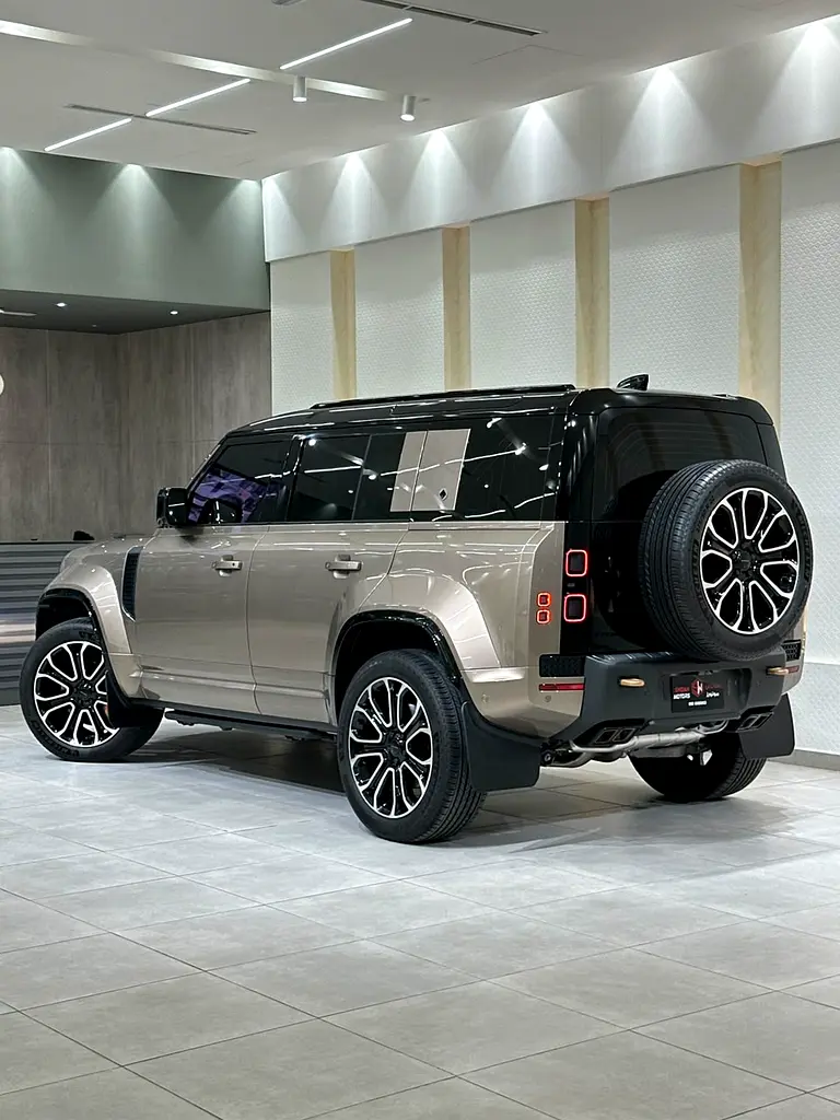 Land Rover Defender 2026