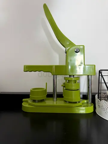A DIY pin maker machine size 32mm