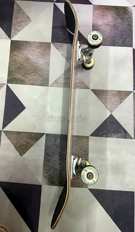 Used standard skateboard - complete setup, good for street/skatepark