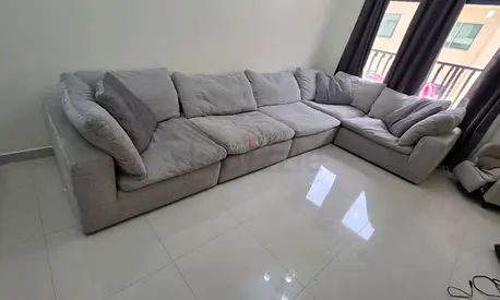 Modular pan Emirates sofa