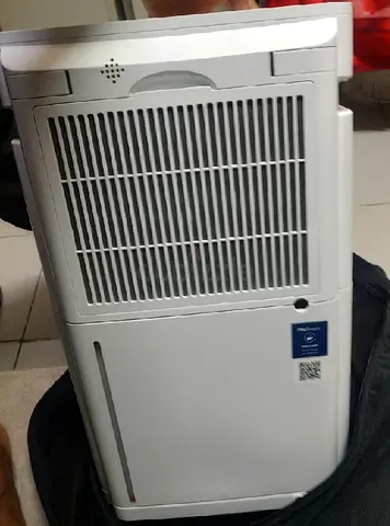 Portable dehumidifier (white) - good working condition