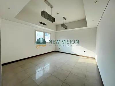 اغتنم فرصة السكن أول ساكن في القاسمية، غرفة وصالة داخل برج حديث مع جيم ومسبح، دفعات 4 أو 6، موقع قريب من جميع الخدمات، الإيجار 35,700 درهم.