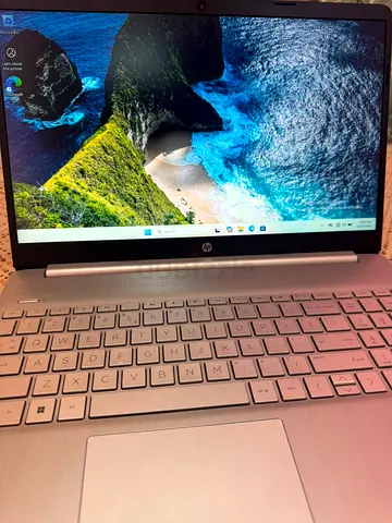 HP Silver Laptop - Excellent Condition windows 11 home