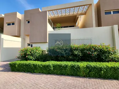SPACIOUS 3BR WITH MAIDS ROOM | NEAR THE ENTRANCE