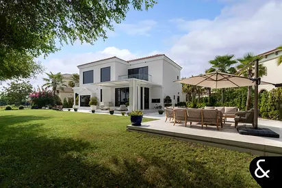 Elevated Skyline View / Turnkey / Lake View