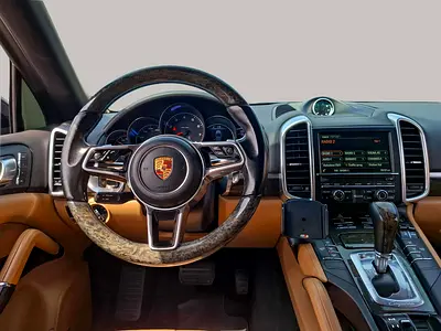 صورة 9 لـ 2016 Porsche CAYENNE