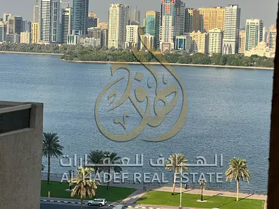 شقة غرفتين وصالة للإيجار السنوي في المجاز 3 الشارقة | إطلالة مباشرة على بحيرة خالد | قريب من اتصالات | 4 أو 6 دفعات