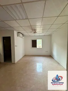 Spacious studio in Al Qulaya with separate kitchen, prime location close to services, annual rent AE