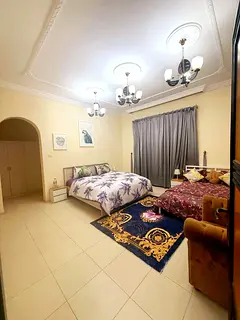 Big Spacious Master Room with Free Parking in Villa near American International School