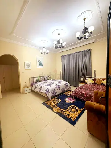 Big Spacious Master Room with Free Parking in Villa near American International School
