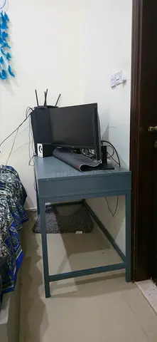 Computer table