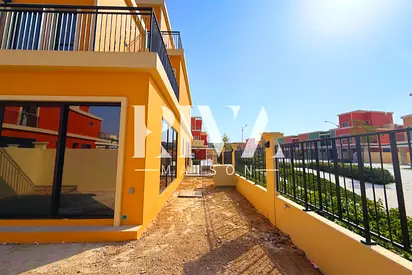 Large Corner Unit | Single Row | Waterfront Living