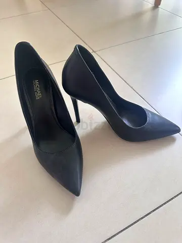 Authentic Black pointed-toe high heels by Michael Kors - size 36