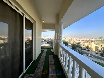 Lagoon-Facing Luxury, Pristine 2-Bed Apartment