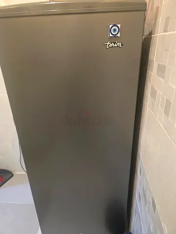 Refrigerator for sale, in warranty, selling as I need to relocate