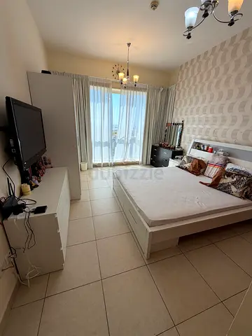 HUGE Master bedroom for Executive Bachelor Business Bay  Metro :Male or Female