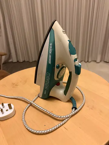 Black & Decker Steam Iron - Good Working Condition