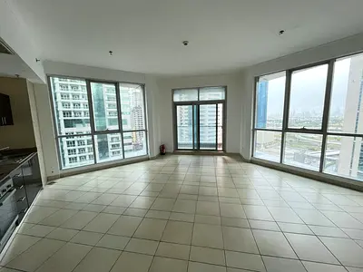 Vacant, Spacious! Available!