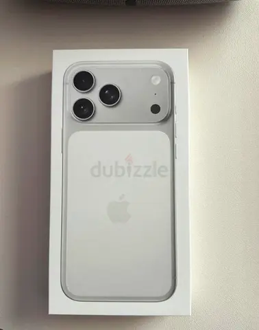 Brand New IPhone 17 Pro Max Silver 256GB @ 4650