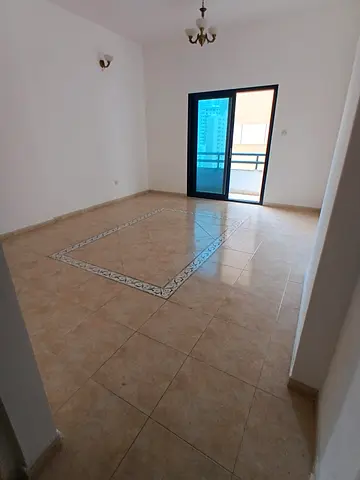 📢 **للإيجار السنوي – المجاز 3** 🏡 شقة **غرفتين وصالة كبيرة** في موقع مميز على **شارع الخان الرئيسي**