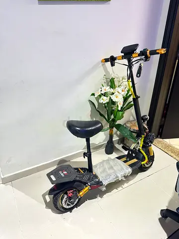 Electric scooter with seat - used, good condition
