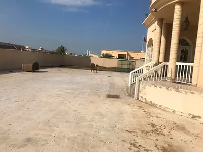 🏡 فيلا أرضية للإيجار – الجرف 1 | عجمان 🇦🇪 ✨ فرصة مميزة للمواطنين فقط 📍 موقع مميز في الجرف 1 📐 مساحة واسعة: 15,000 قدم² 🛏️ 4 غرف نوم 🛋️ مجلس + ص