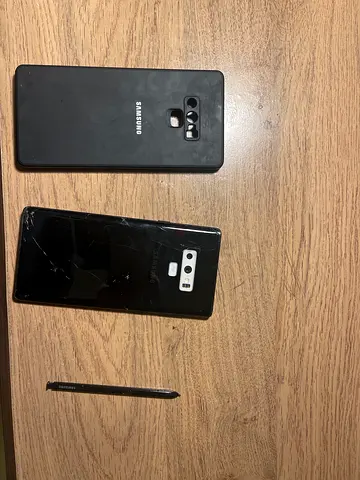 Samsung Galaxy Note9 (with S Pen and case) - used, screen cracked fully functional changed back