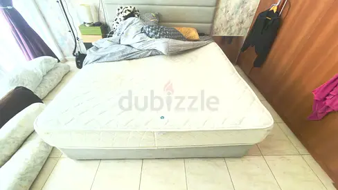 King size mattress 180*200 28inch thickness  - good condition