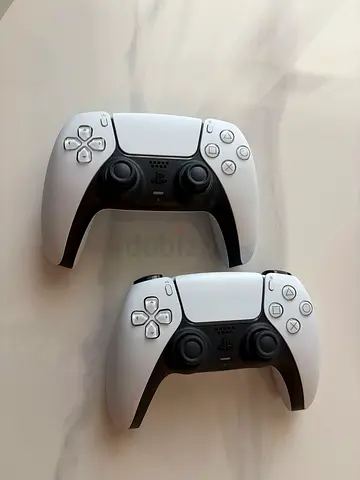 Sony PS5 Dual Sense Wireless Controllers - White, Good Condition