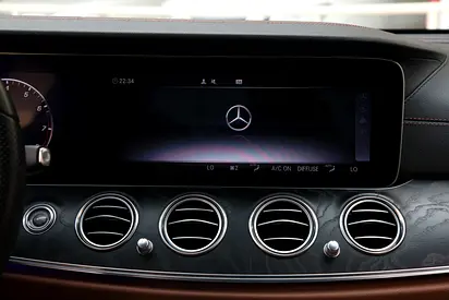 2018 Mercedes-BENZ E-CLASS photo 16