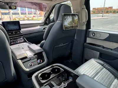 صورة 14 لـ 2019 Lincoln NAVIGATOR