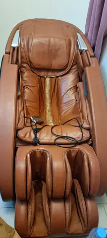 Isukoshi massage chair life time warrenty original price 10k,quote your price