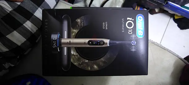 Oral-B iO10 Ultimate Electric Toothbrush - Luna Gold (Boxed)