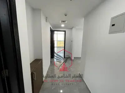 شقة واسعة للإيجار السنوي المجاز2 غرفتين نوم وصاله بلكون باركن مجاني جيم ومسبح مجاني تكييف مركزي صيانه مجانيه قريبه علي مخرج دبي