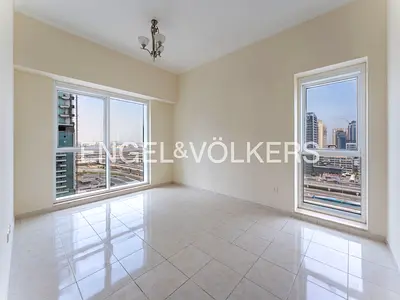 Lake view | 2 Parkings | Prime Location