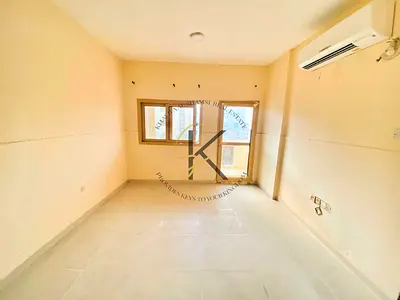 1 BHK available in muwaliah full of family building Neat and clean room for contact Babar
