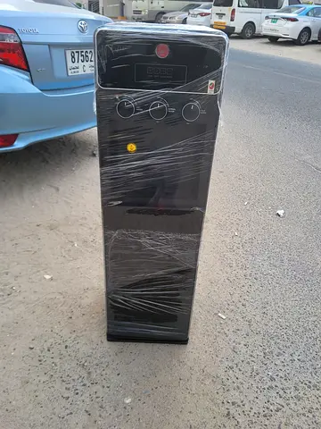 Bottom load water dispenser