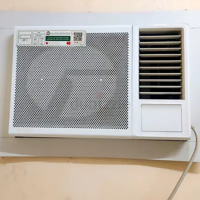 Window air conditioner unit - good working condition