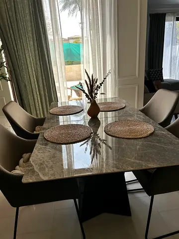 Marble-top dining table with 4 modern chairs - excellent condition