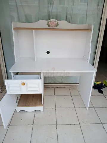 study table excellent condition