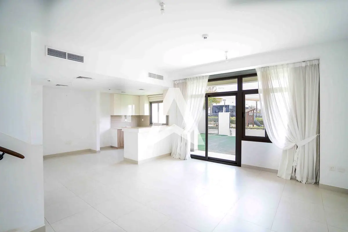 Spacious 3 Bed+Maid | Vacant | Near Pool and Park