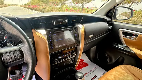 2016 Toyota FORTUNER — миниатюра 12