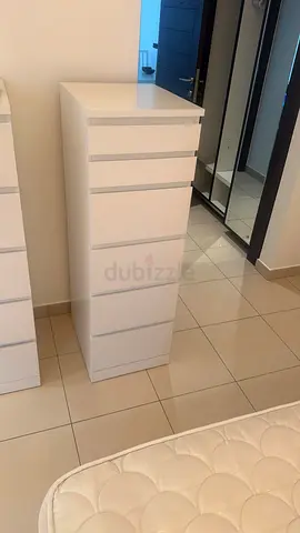 Tall white 6. drawer chest - good condition
