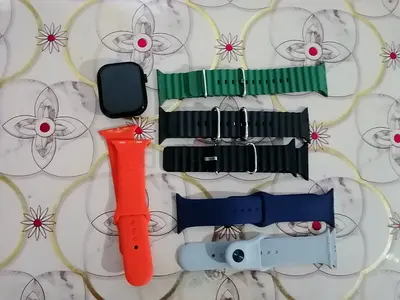Smartwatch with multiple replacement silicone and metal straps (used)