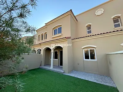BRIGHT | SPACIOUS | LANDSCAPED | VACANT SOON