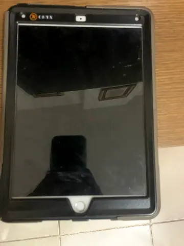 Used Apple iPad 6th generation Wi-Fi No case And Touch ID is broken