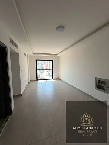 شهر مجاني _ أول ساكن _ 3 حمامات _ غرفة غسيل _ تكييف مركزي _ بلكونة _ غرفتين وصالة للإيجار السنوي في الجرف 3 عجمان _ سهل المخرج لدبي والشارقة