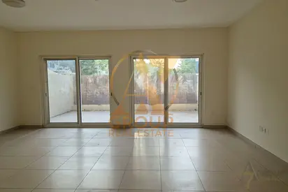 3bed room +maids room for rent in warsan villa single row